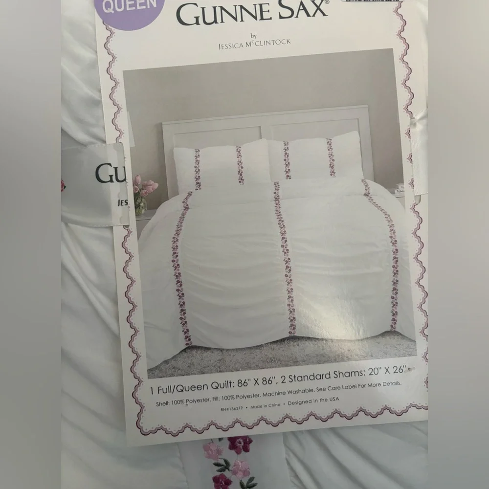 Gunne Sax by Jessica McClintock Full/Queen quilt set delicate floral embroidery